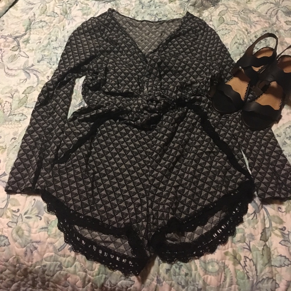 ☀️Cute Poetry romper with lace trim