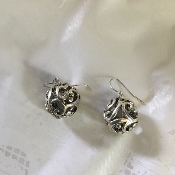 Pretty Detailed Silvertone Earrings - Picture 3 of 5