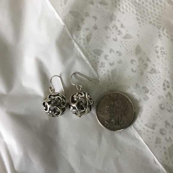 Pretty Detailed Silvertone Earrings - Picture 5 of 5