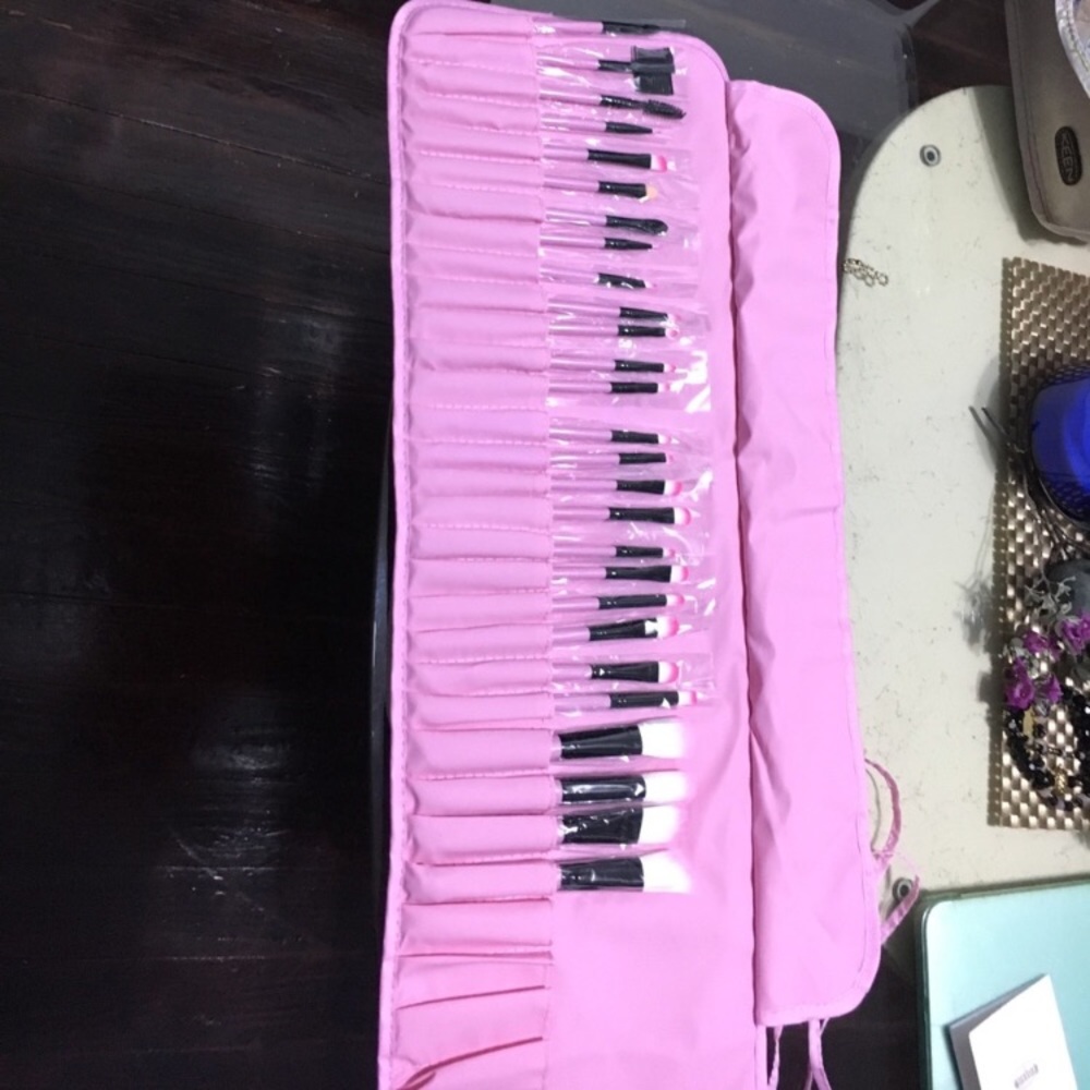 New pink makeup brush set🌸