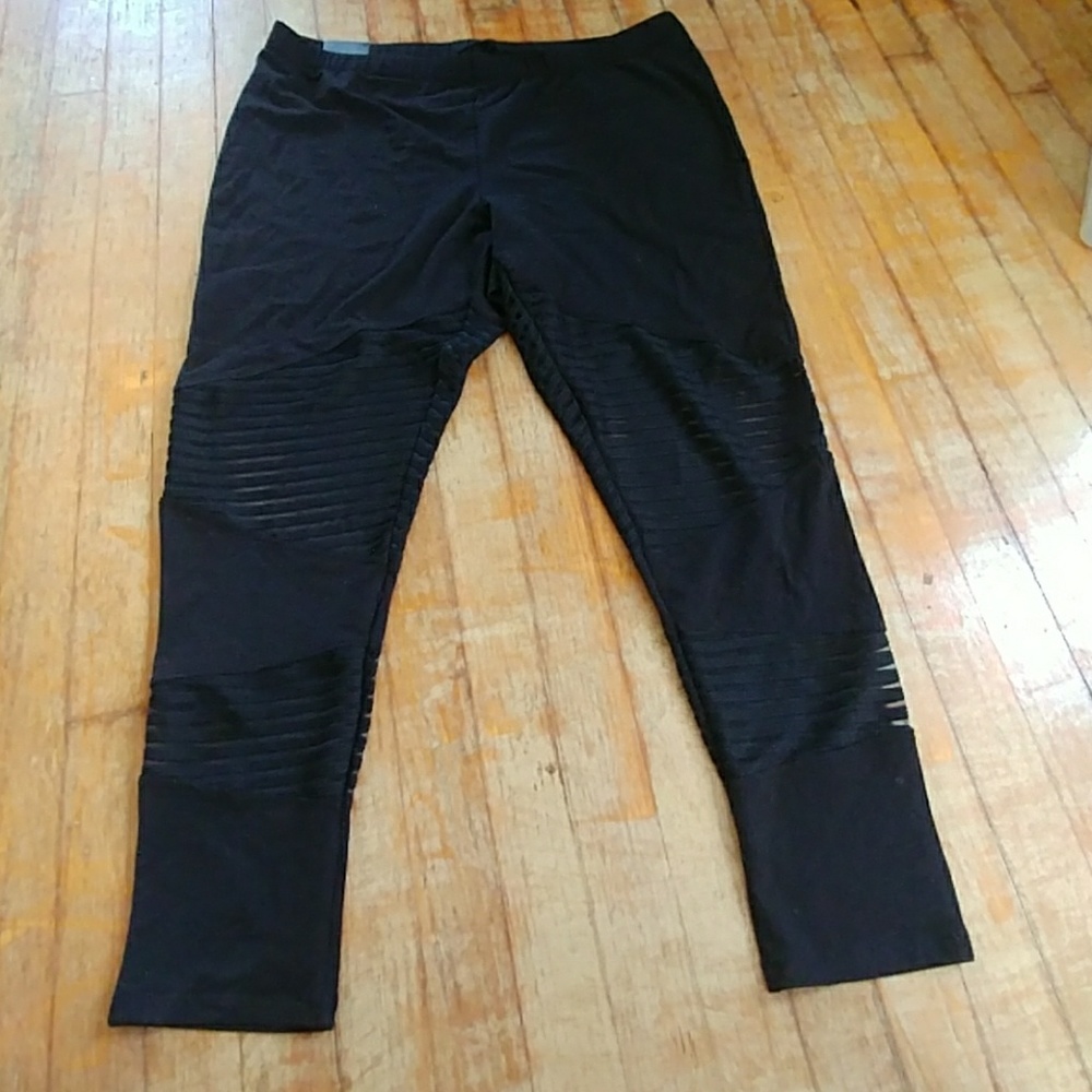 New Torrid black leggings size 3
