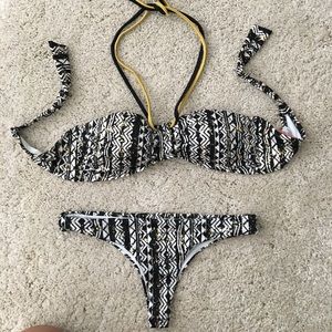 Black/white and gold bikini 👙