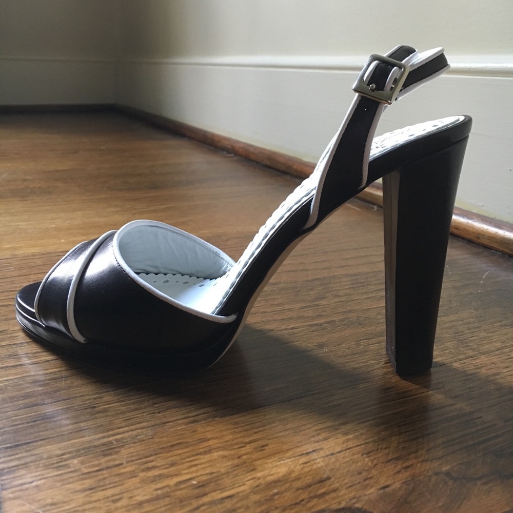 Brooks Brothers open-toed heels - Picture 2 of 3