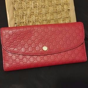 Authentic Gucci Hibiscus Red Signature Continental