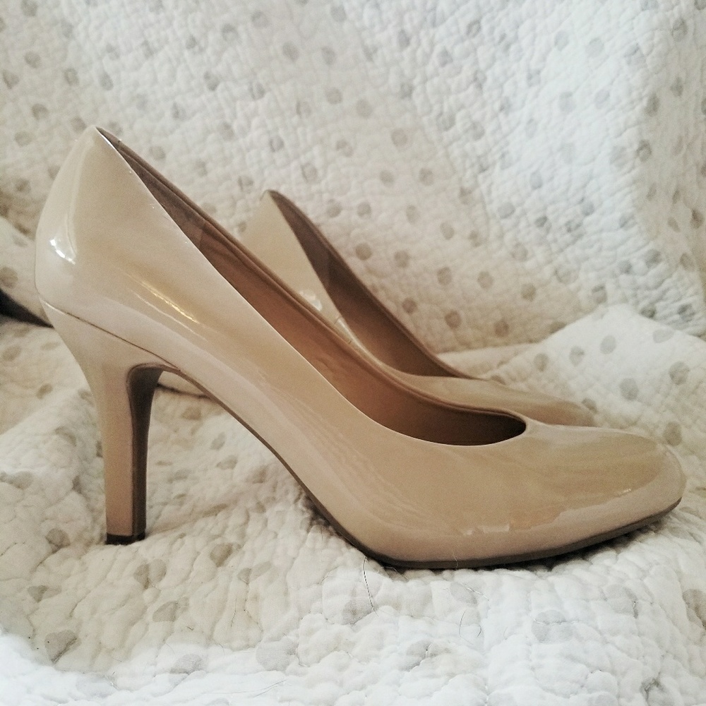 Kelly and Kate Nude Heels