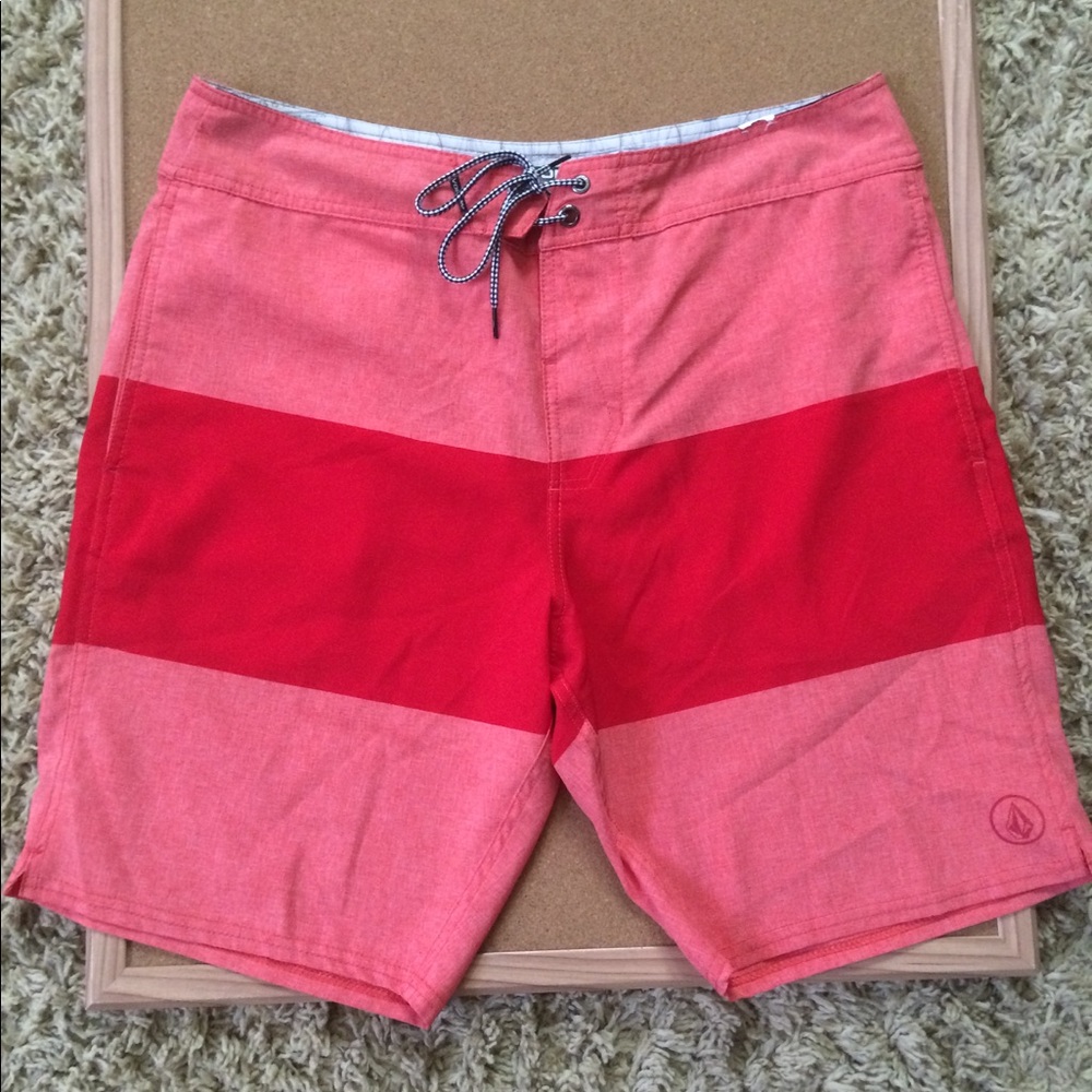 Volcom boardshorts size 36