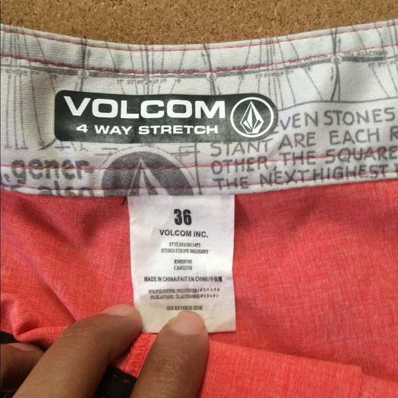 Volcom boardshorts size 36 - Picture 2 of 3
