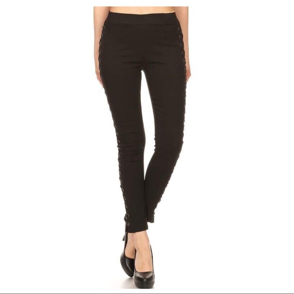 Sultry Black Side Lace-Up Leggings - Picture 2 of 4