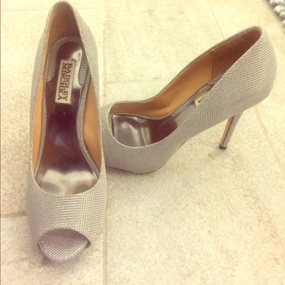 Glamorous Badgley Mischka heels in silver