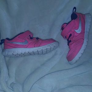 Toddler girls Nike sneakers size 9