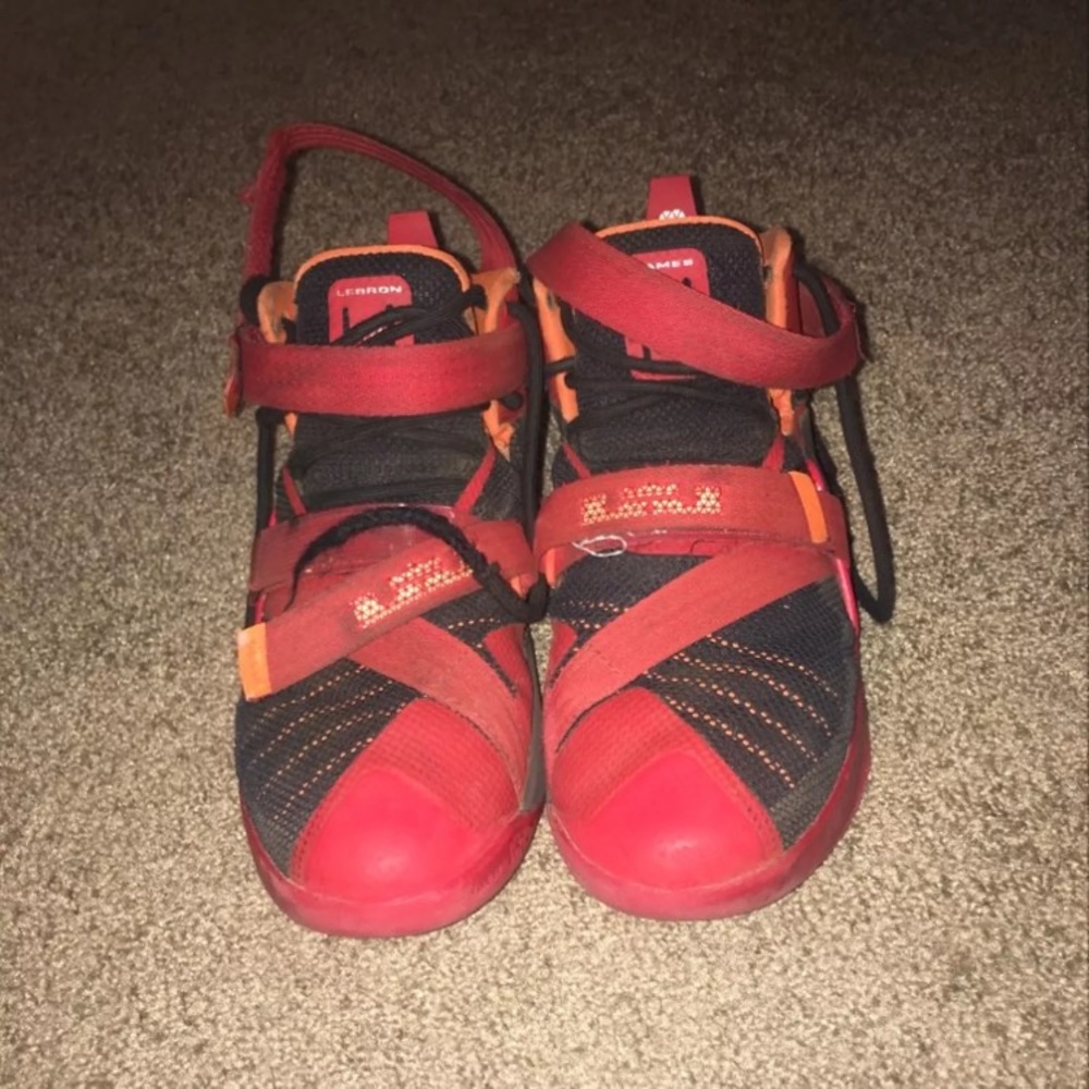 Nike LeBron Solider 9 Kid Shoes
