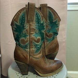 Tan and teal cowgirl boots!