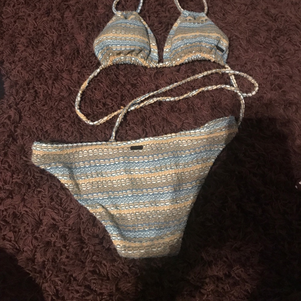 Volcom bikini - Picture 2 of 4