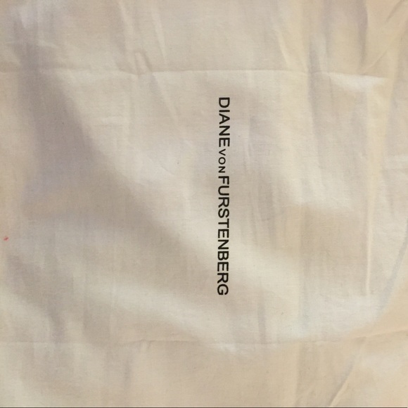 🧡💛💚💙❤️ New Gorgeous clutch DianevonFurstenberg - Picture 4 of 4