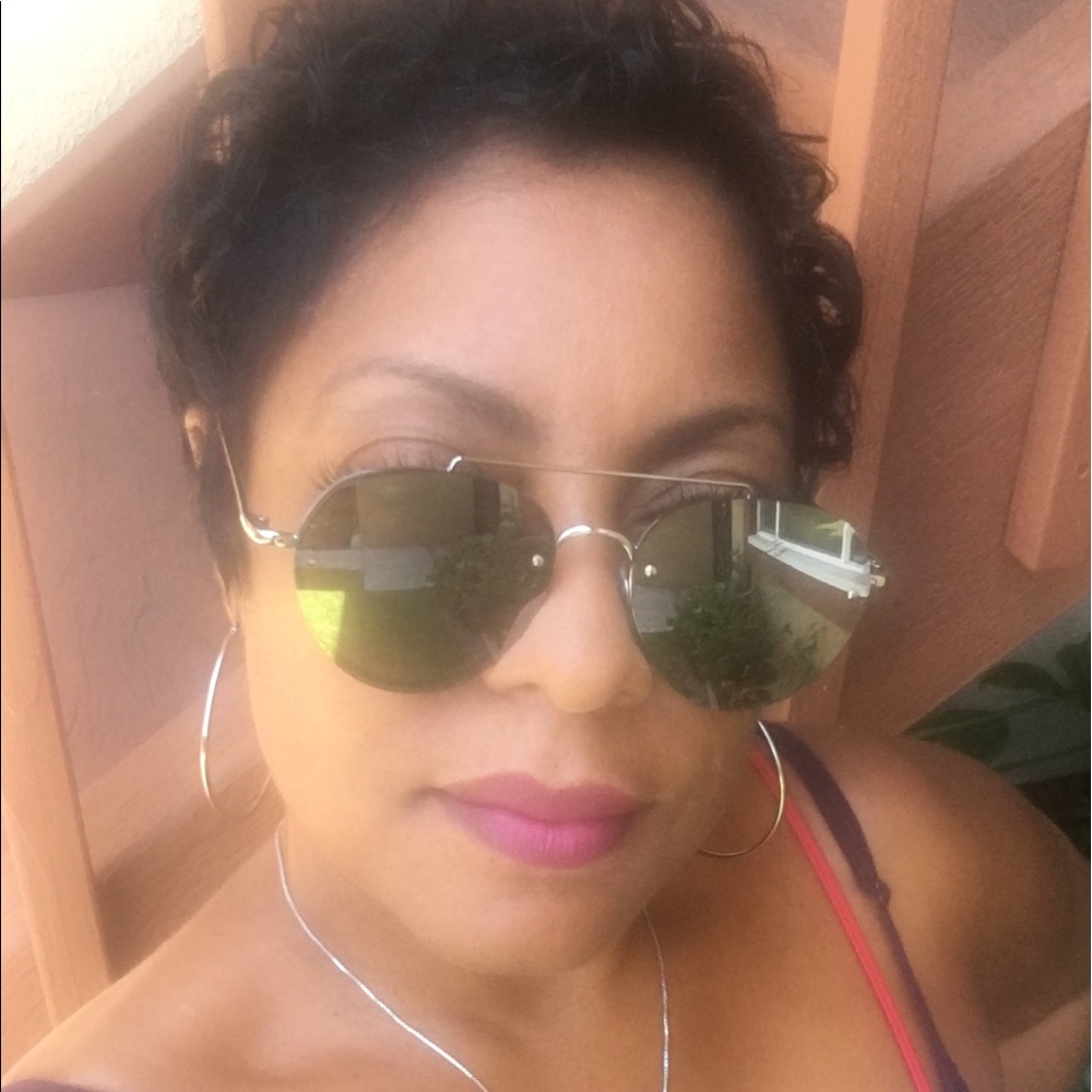 Meet your Posher, Pam