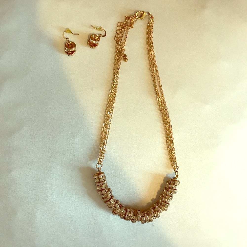 Gold necklace set with earrings
