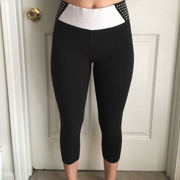 PINK Victoria's Secret Pants - Cropped Pink leggings with studs