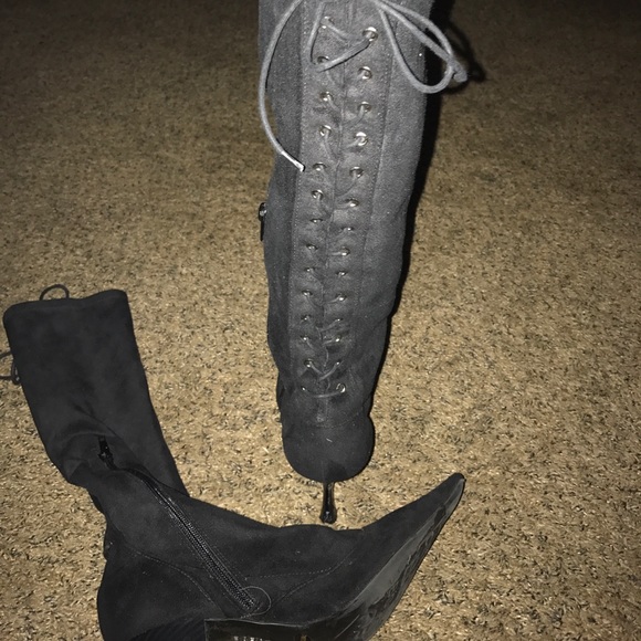 NWOB.....BCBGgirls BLACK LACE UP BACK SUEDE BOOTS - Picture 4 of 8