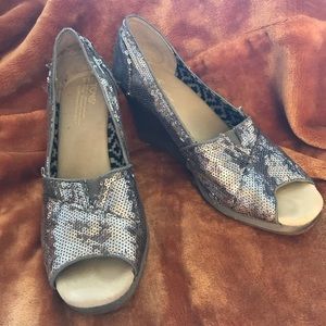 Toms Glitter Silver Wedges