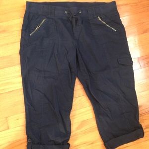 Maurice's Cargo capri's size XL navy blue