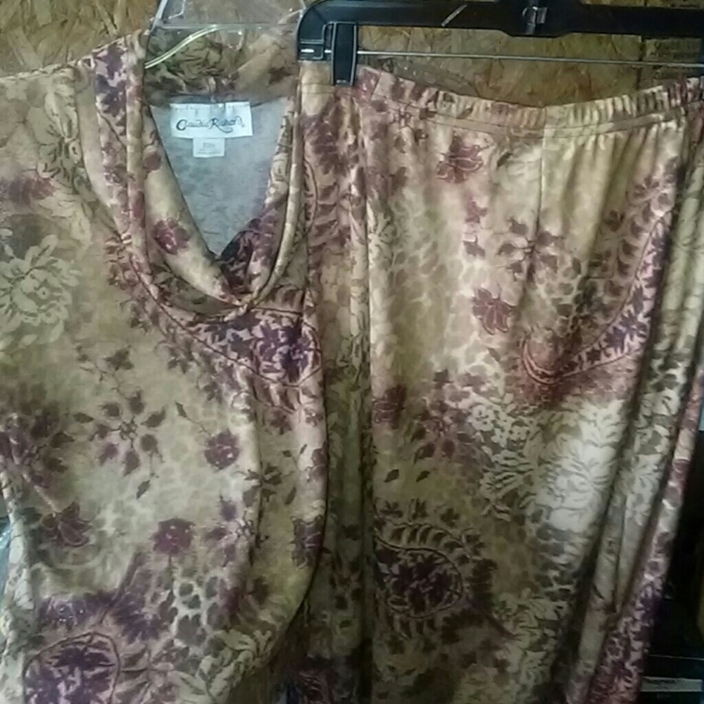 Skirt suit
