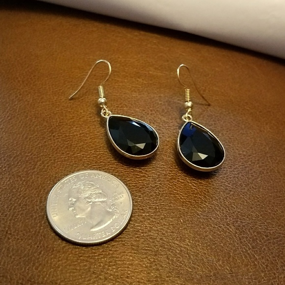 Black earrings in gold setting - Picture 4 of 5