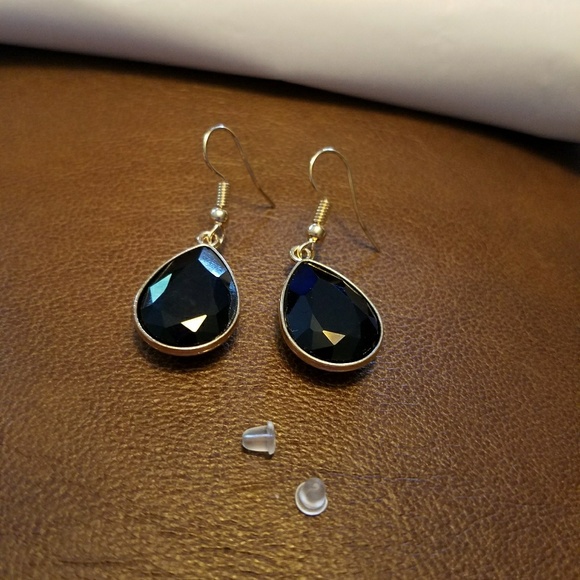 Black earrings in gold setting - Picture 5 of 5