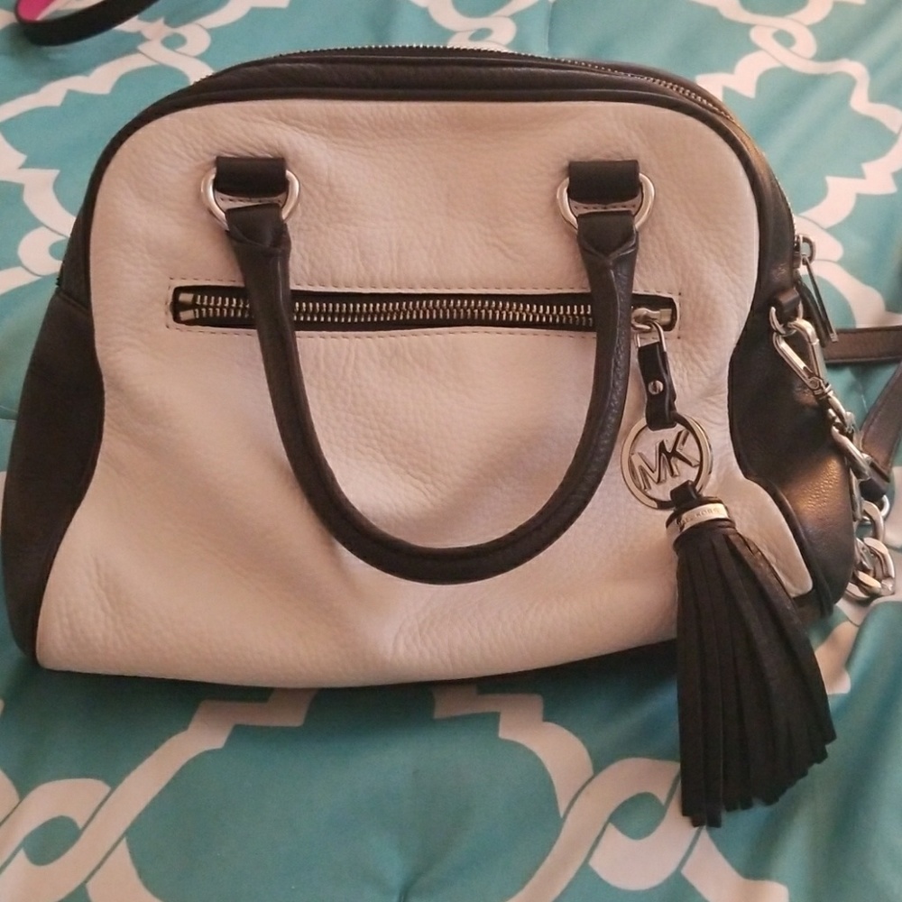 Michael kors leather purse and wallett