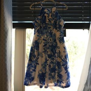 Blue & White floral Vince Camuto dress 👗 💙