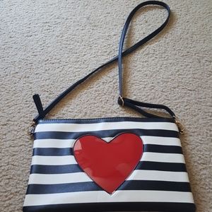 Crossbody bag with stripes and heart