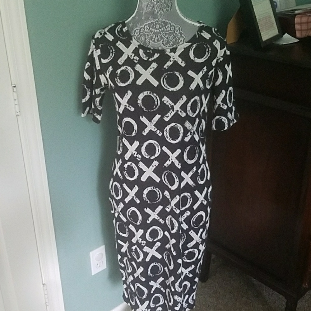 Small Black and White Lularoe Julia