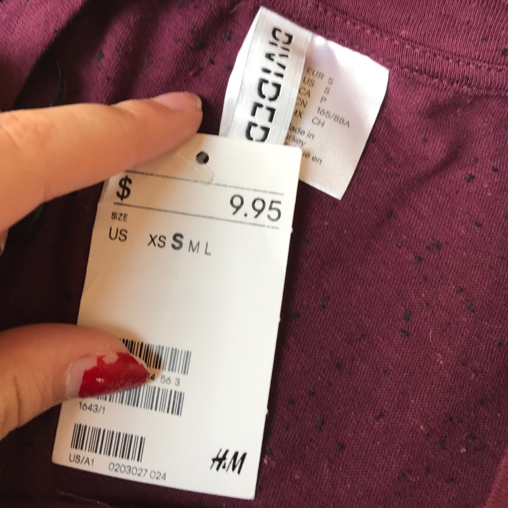 H&M basic Maroon t shirt - Picture 2 of 3