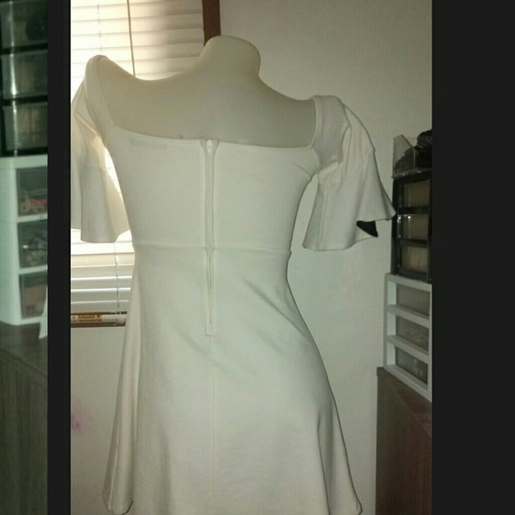 Off shoulder white/ivory dress* mini dress - Picture 2 of 3