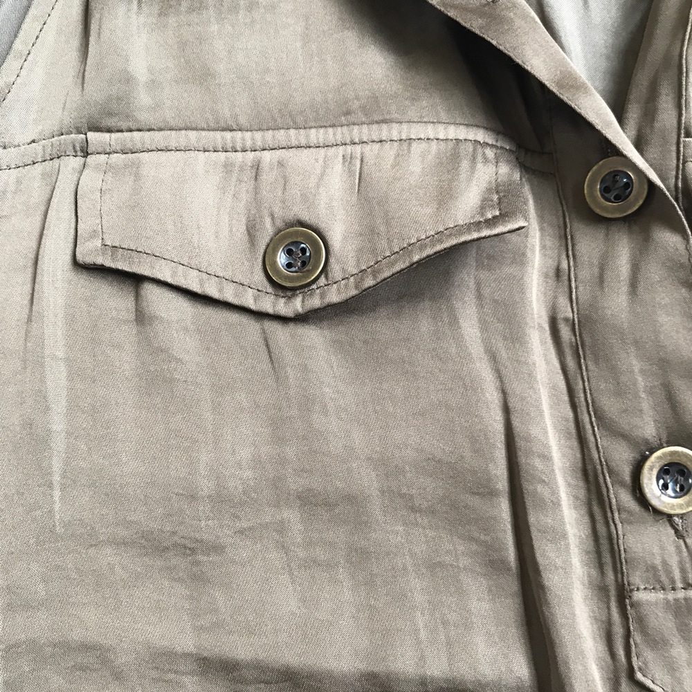 Sleeveless top in khaki green. NWT. - Picture 4 of 5