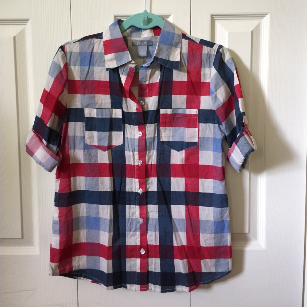 Delia’s ❤️⚪️💙 collard shirt