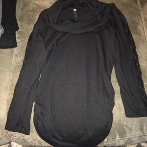 Medium top with lace detail in sleeves