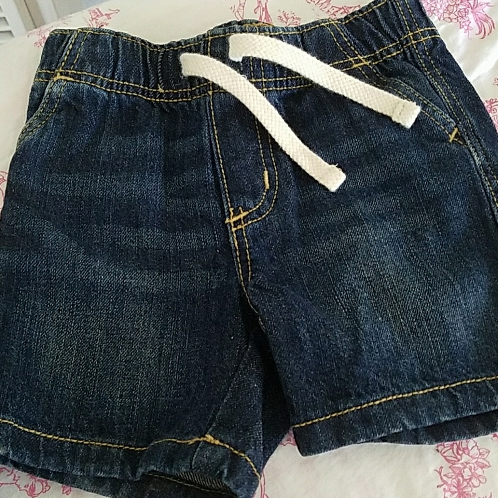 Old navy shorts 6-12months