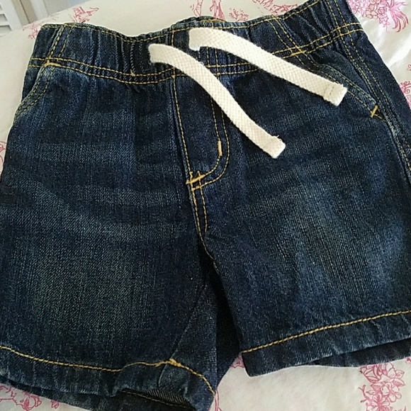 Old navy shorts 6-12months - Picture 1 of 7