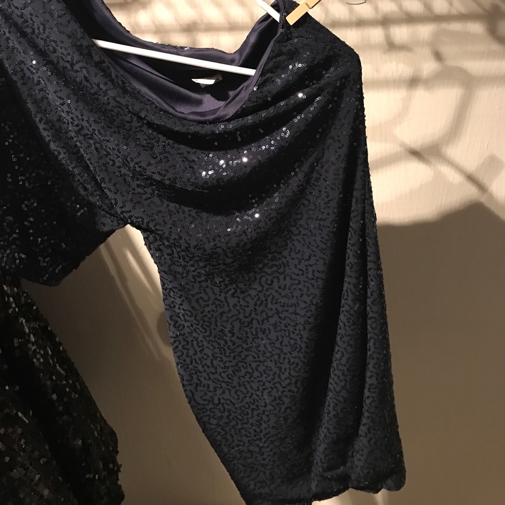 Dress - Picture 1 of 2