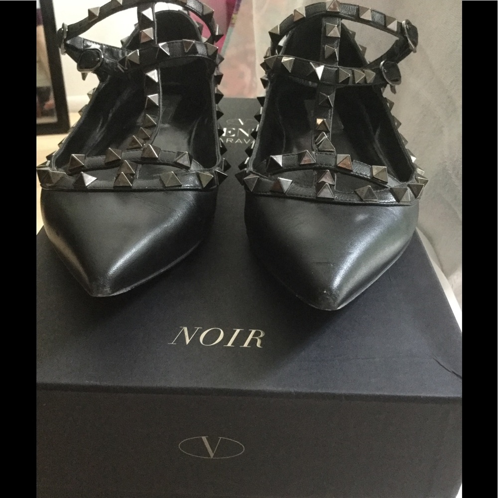 ❤️❤️💯% Authentic Valentino Rockstud Noir ❤️❤️