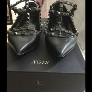 ❤️❤️💯% Authentic Valentino Rockstud Noir ❤️❤️