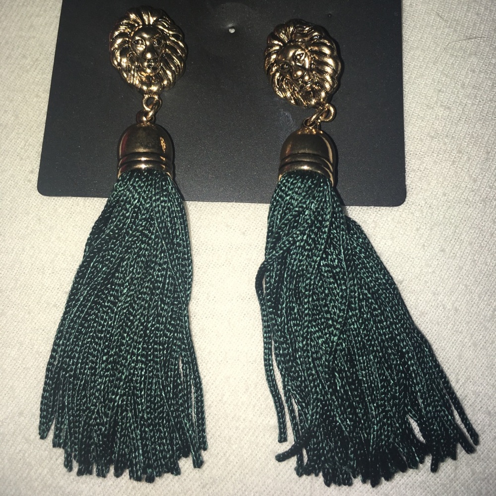 Accent earrings
