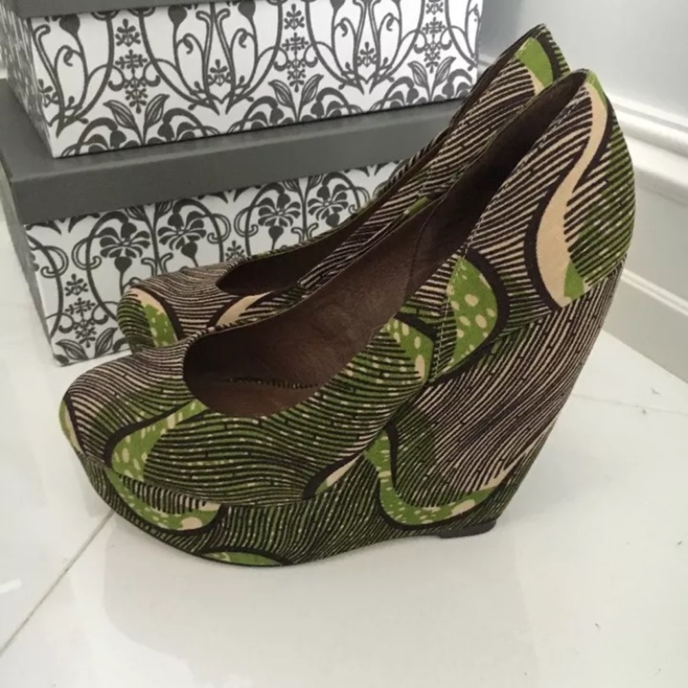 SALE! Gorgeous Green Heel Wedges by Aldo