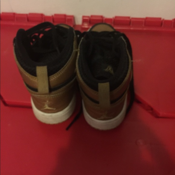 Boys Nike Jordan Shoes - Picture 2 of 2