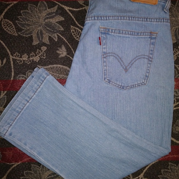 SOLD 🌟 Levi's Capri Jeans 🌟 - Picture 4 of 5