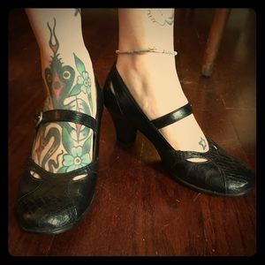 A2 Vintage Style Vegan Leather Pumps