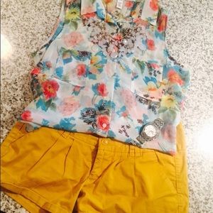 💛 Summer shorts & floral top❤️