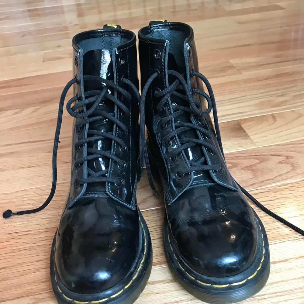 Black patent leather doc martins size 7
