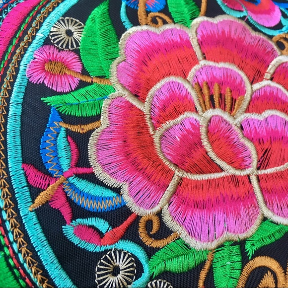 🌺 NEW Pink Floral Embroidered Small Backpack Bag - Picture 3 of 8