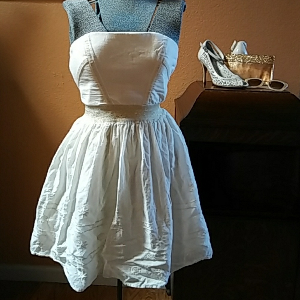 🚨4 for $13 or 2 for $10🚨 embroidered dress